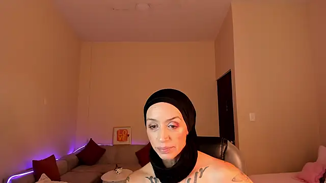 Kristen Garner online show from July 1, 7:24 pm