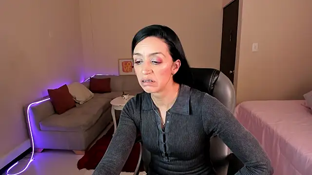 Kristen Garner online show from July 2, 7:42 pm