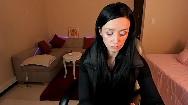 Kristen Garner online show from July 6, 8:00 pm