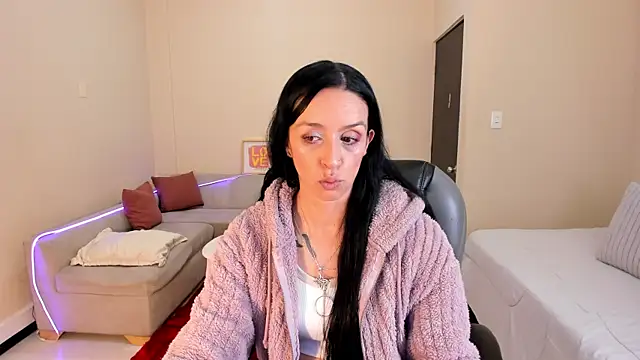 Kristen Garner online show from July 20, 7:27 pm