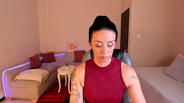 Kristen Garner online show from July 25, 7:44 pm