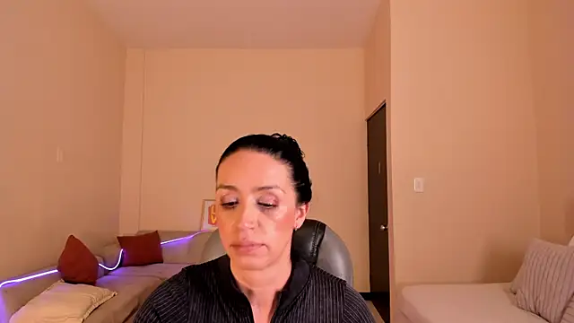 Kristen Garner online show from July 30, 7:46 pm