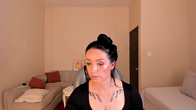 Kristen Garner online show from July 31, 7:57 pm