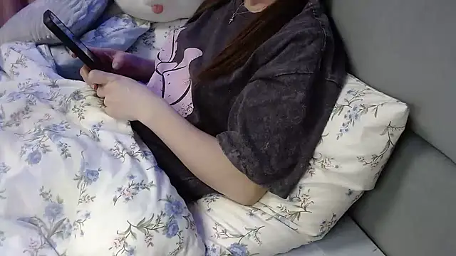 Snapshot of Viktoriiya_bald chatting on March 8, 3:35 pm Viktoriiya bald online show from March 8, 3:35 pm