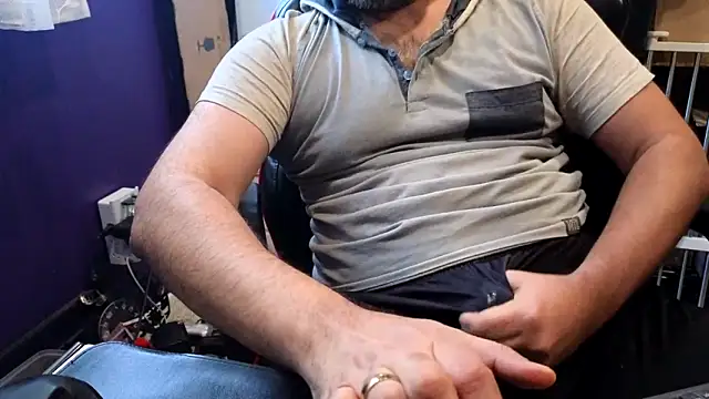 Snapshot of Sakhtlaundaz chatting on February 25, 9:57 pm Sakhtlaundaz online show from February 25, 9:57 pm