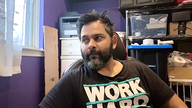 Snapshot of Sakhtlaundaz chatting on March 13, 9:21 pm Sakhtlaundaz online show from March 13, 9:21 pm