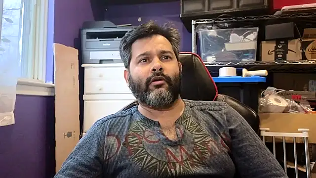 Snapshot of Sakhtlaundaz chatting on March 16, 12:42 pm Sakhtlaundaz online show from March 16, 12:42 pm