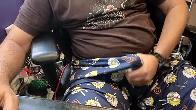 Snapshot of Sakhtlaundaz chatting on March 24, 9:31 pm Sakhtlaundaz online show from March 24, 9:31 pm