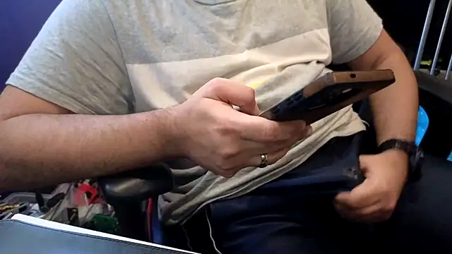 Snapshot of Sakhtlaundaz chatting on April 3, 7:12 pm Sakhtlaundaz online show from April 3, 7:12 pm