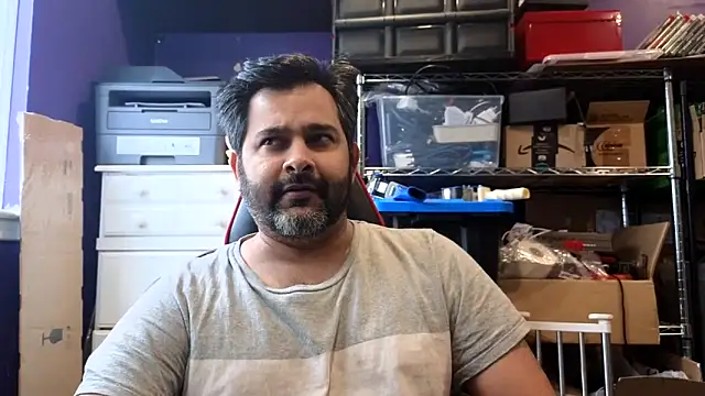 Snapshot of Sakhtlaundaz chatting on April 5, 8:17 pm Sakhtlaundaz online show from April 5, 8:17 pm