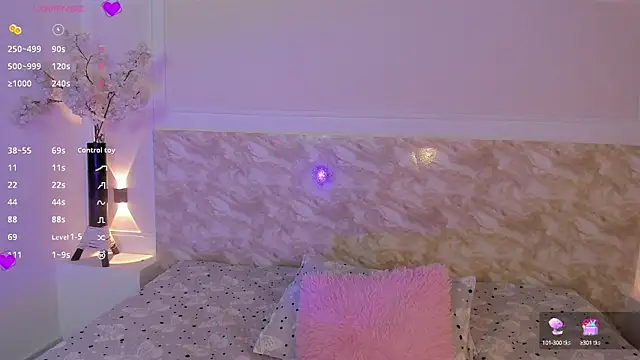 EmilyEvans7 online show from December 14, 8:08 pm