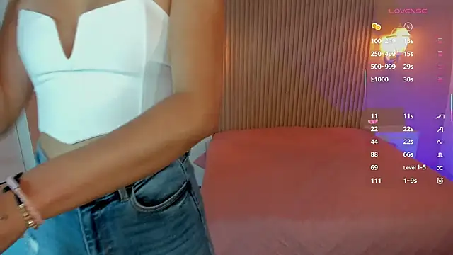 EmilyEvans7 online show from October 6, 5:43 pm