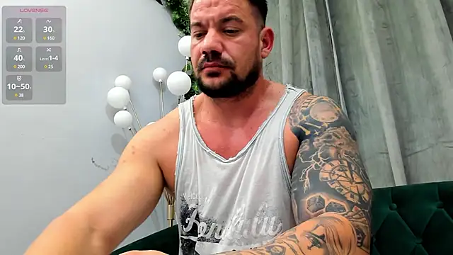 musclemonster31 online show from February 14, 10:25 pm