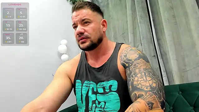 musclemonster31 online show from February 19, 8:12 am