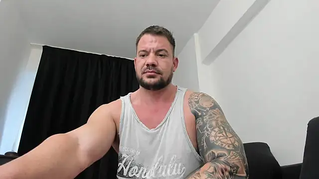 musclemonster31 online show from March 1, 11:50 am