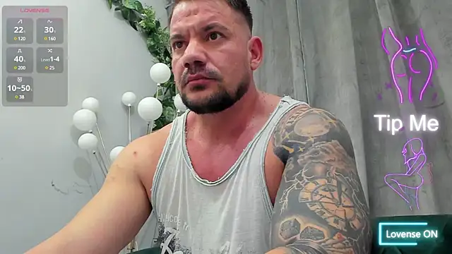 musclemonster31 online show from March 4, 9:00 pm