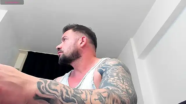 musclemonster31 online show from April 14, 9:21 pm