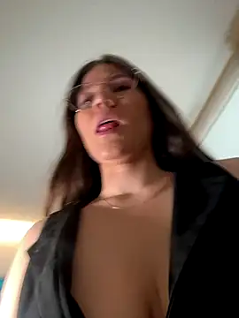 Snapshot of AmelieLaurent_ chatting on November 11, 8:53 pm AmelieLaurent online show from November 11, 8:53 pm