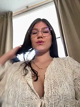 Snapshot of AmelieLaurent_ chatting on November 12, 3:01 pm AmelieLaurent online show from November 12, 3:01 pm