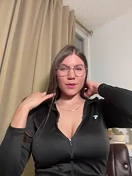 Snapshot of AmelieLaurent_ chatting on November 21, 4:00 am AmelieLaurent online show from November 21, 4:00 am