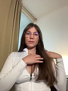 Snapshot of AmelieLaurent_ chatting on December 5, 3:41 pm AmelieLaurent online show from December 5, 3:41 pm