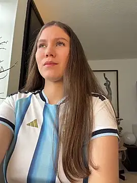 AmelieLaurent  online show from June 17, 6:09 pm