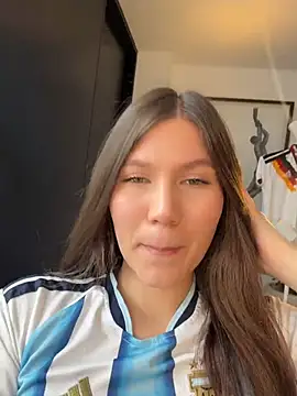 AmelieLaurent  online show from July 3, 3:51 pm