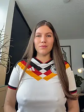 AmelieLaurent  online show from July 4, 3:51 pm