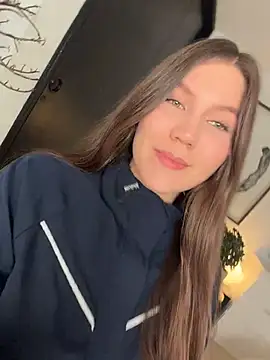 AmelieLaurent  online show from July 29, 1:37 am