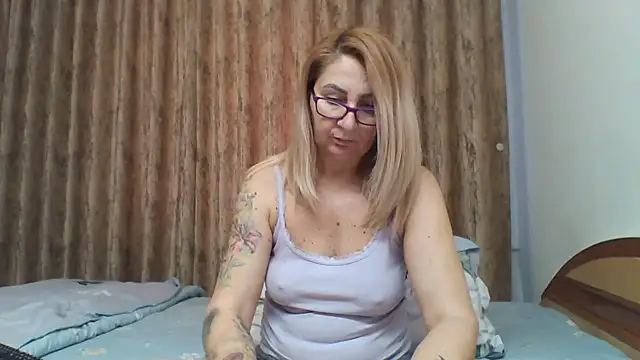 PussyEvely online show from February 11, 3:08 pm