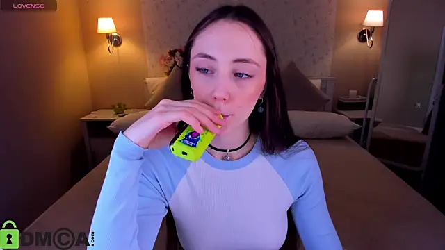 Snapshot of Lexi_Split chatting on March 1, 4:25 am Lexi Split online show from March 1, 4:25 am