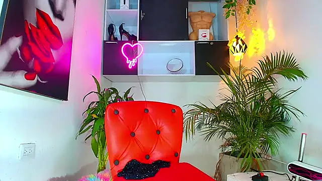 Snapshot of SQUIRT4UMEGAN chatting on February 4, 4:08 pm SQUIRT4UMEGAN online show from February 4, 4:08 pm