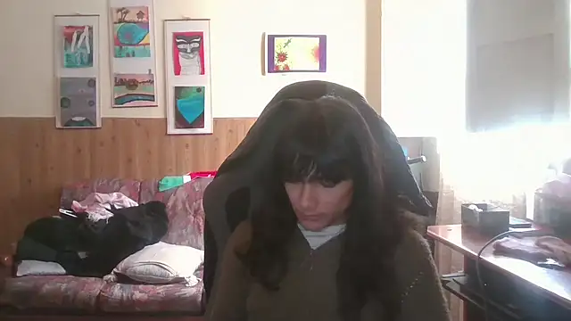 calliemaggotbone online show from November 26, 1:45 pm