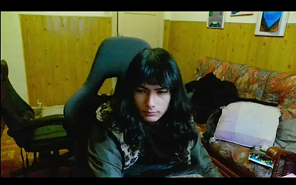 calliemaggotbone online show from December 15, 2:43 pm