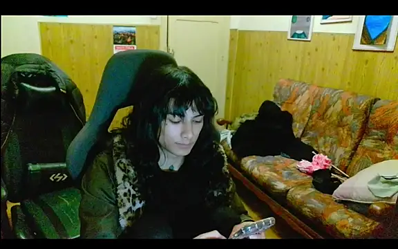 calliemaggotbone online show from December 18, 12:06 am