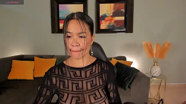 PuiYee online show from January 6, 9:32 pm