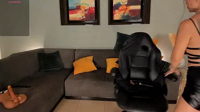 PuiYee online show from January 23, 11:58 pm