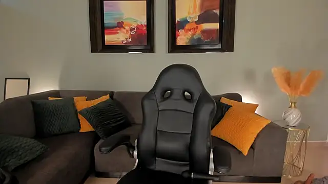 PuiYee online show from February 19, 11:57 pm