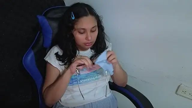 Cuteprincess21 online show from April 24, 12:35 am
