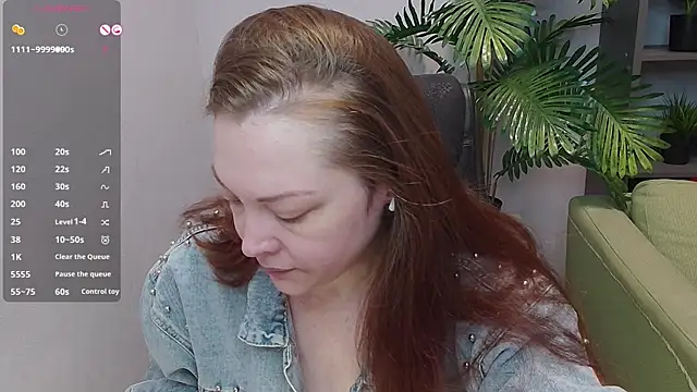 Snapshot of CutieGinger chatting on October 5, 3:10 pm CutieGinger online show from October 5, 3:10 pm