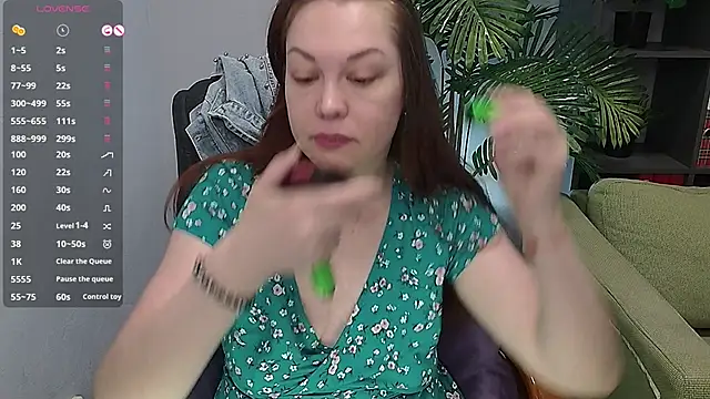 Snapshot of CutieGinger chatting on November 1, 6:10 pm CutieGinger online show from November 1, 6:10 pm