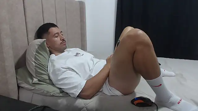 Snapshot of darekgates chatting on March 20, 2:33 pm darekgates online show from March 20, 2:33 pm