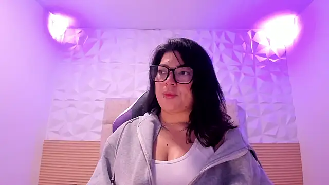 PauletteJ online show from May 19, 11:49 am