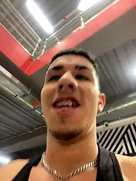 IanValencia  online show from December 4, 7:28 am
