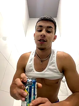 IanValencia  online show from December 5, 9:50 am
