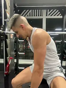 IanValencia  online show from December 15, 9:24 am