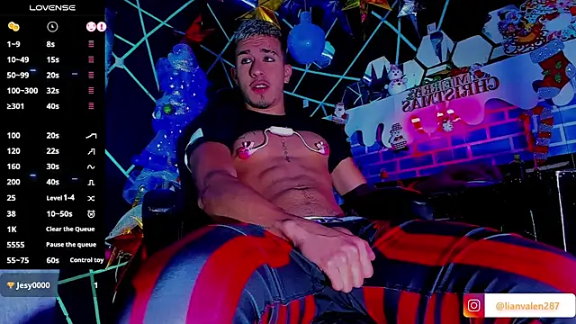 IanValencia  online show from December 22, 11:20 pm