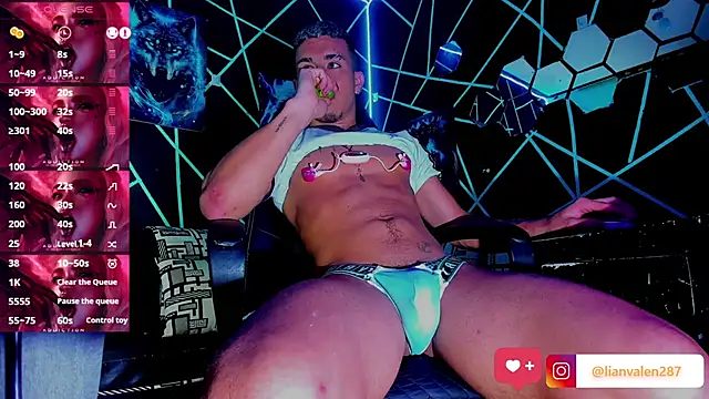 IanValencia  online show from January 6, 2:15 am