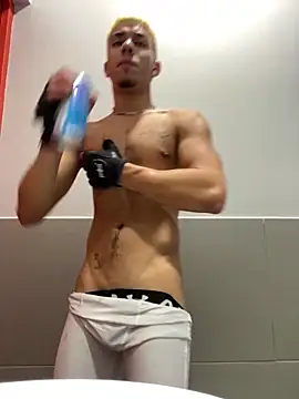 IanValencia  online show from February 7, 6:24 am