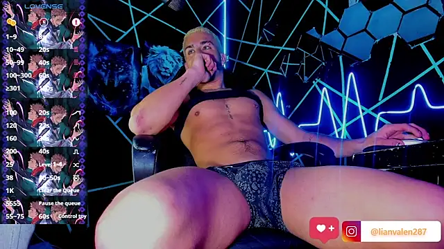 IanValencia  online show from February 8, 7:37 am